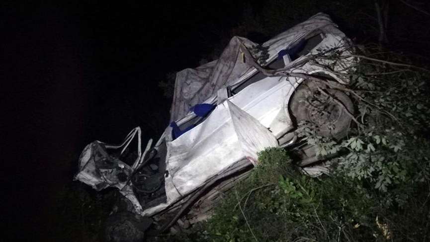 Feci kaza! İzmir’de minibüs uçuruma yuvarlandı: 3 ölü, 3 yaralı