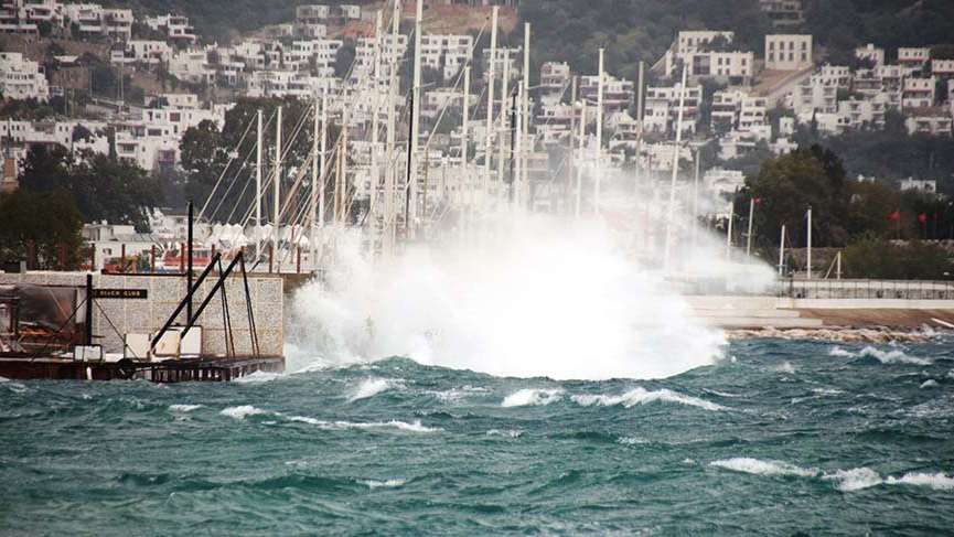 Fırtına çıkınca feribot seferleri iptal oldu, Türkler Yunan adalarında mahsur kaldı