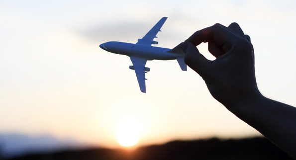 El çantası bacaklar ve ayakların hareketini kısıtlayacak yerlere konumamalı. Giysiler bol ve rahat olmalı. Yeterli sıvı alımı olmazsa uzun uçuşlarda dehidratasyon (vücudun susuz kalması) meydana gelebilir.