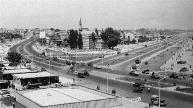 Aksaray: Fatih’in sadrazamı Ishak Paşa, Iç Anadolu Bölgesi’ndeki Aksaray’ı ele geçirdikten sonra orada yaşayan bölge insanlarını bugünkü Aksaray semtininbulunduğu yere gönderir. Aksaraylılar da semte adlarını verirler.