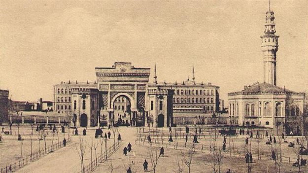 Feriköy’de, geçmişten günümüze kalmış tarihi mekanlar arasında Sokullu Mehmet Paşa’nın sadrazamlığı döneminde yapılmış 1570 tarihli Darüsaade Ağası Behram Çavuş Camisi, 1868 tarihli, 12 havariye adanan Dekema Apostoli Rum Kilisesi, 1861 tarihli Sırpots Vartanans Ermeni Kilisesi, Latin ve Protestan mezarlıkları bulunmaktadır. Protestan mezarlığı’nda yatan ünlü kişilerden biri de, kaleme aldığı İstanbul yazıları ve yayımladığı rehber kitaplarıyla tanınan eğitmen, arkeolog ve tercüman rehber Ernest Mamboury’dir. Yazın hayatı döneminde İstanbul’u kaleme almış bir başka İstanbul sevdalısı Salah Birsel de Feriköy’deki İslam Mezarlığı’nda yatmaktadır. Bir zamanlar Mösyö Ferry’nin küçük köyündeki 500 kişilik nüfus bugünün Feriköy’ünde 50 bine ulaşmış durumdadır.