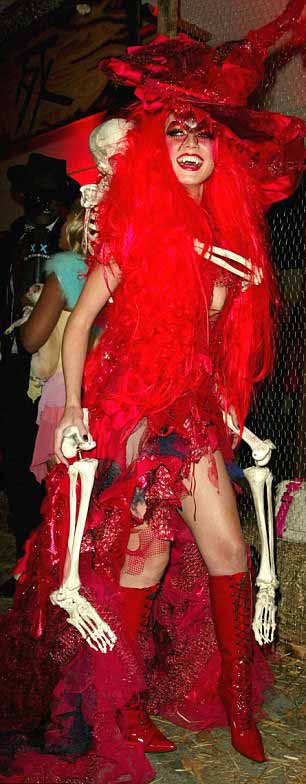 2004 yılı Cadılar Bayramı'nda Heidi Clum