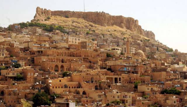 Mardin sokaklarını gezmek