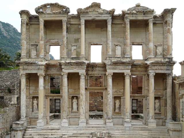 Efes Harabeleri’ni keşfetmek