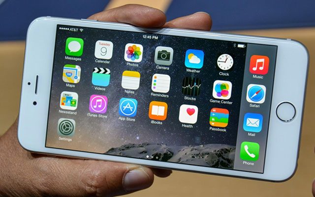 iPhone 6 <br /><br />Özellikleri <br /><br />Jenerasyon : 4G <br />Boyut : 138.1 x 67 x 6.9 mm <br /> İncelik : 6.9 mm <br />Ağırlık : 129 g <br />Ekran Tipi : IPS LCD <br />Dokunmatik Ekran : Kapasitif <br />Çizilmez Cam Ekran : Shatter proof and scratch-resistant glass <br />Ekran Çözünürlüğü : 750 x 1334 <br />Ekran Renk Sayısı : 16M Renk <br />Ekran Boyutu : 4.7" <br />Çoklu Dokunmatik Ekran : Var <br />Kulaklık Girişi : 3.5mm Jack <br />Disk Kapasitesi : 128 GB <br />RAM : 1 GB <br />Veri Transferi Hızı : LTE 300 Mbps <br />Wi-Fi : Wi-Fi 802.11 a/ac/b/g/n (150Mbps) <br />Wi-Fi Noktası Olabilme : Var <br />Bluetooth Versiyonu : v4.0 <br />Kamera : Var <br />Fotoğraf Kamerası Piksel : 8 MP <br />Kamera Flaş : Var <br />Video Kayıt Çözünürlüğü : 1080p 1920x1080 <br />Görüntülü Sohbet : Var (4G ve Wi-Fi) <br />İşletim Sistemi : Apple iOS 8.0 <br />Uygulama Sayısı : Apple App Store <br />İşlemci : Apple A8 Dual-core 1400MHz Cyclone <br />İşlemcideki çekirdek sayısı : Çift Çekirdekli <br />Multitask : Var <br />Grafik İşlemci : PowerVR G6450 (quad-core graphics) <br />NFC Ödeme : Var <br />