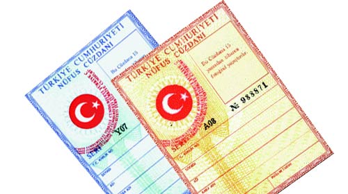 Türkiye'de yeni çipli nüfus cüzdanlarının kullanılacağı gün merakla beklenirken, 132 yıllık geçmişi olan nüfus cüzdanları günümüze kadar 6 kez değişti.