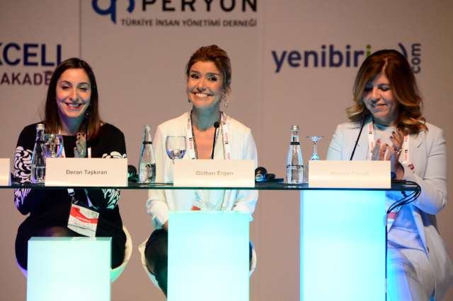 Lütfü Kırdar Kongre Merkezi'nde gerçekleşen 'Peryön İnsan Yönetimi Kongresi'nin son gününde, 'Çalışan Anneler: Annelik Cenneti, Suçluluk Duygusu Cehennemi' paneline katılan Gülben Ergen, katılımcılarla söyleşi yaptı. Ayşe Arman'ın moderatörlüğünü söyleşi de gelen sorulara tüm içtenliğiyle cevap veren Gülben Ergen, uzun bir süre ter döktü. SOZCU / Tarkan ABDULLAHOĞLU