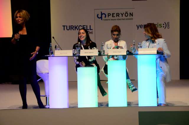'Eski eşin ve yeni eşinin arasındaki dengeyi nasıl sağlıyorsun?' sorusuna da tüm içtenliğiyle cevap veren Gülben Ergen, ''Cesur olmak lazım. Ben çocuklarımın mutlu olması için boşandım, mutlu olması için evlendim. Her baba gibi Mustafa'nın da kaygıları olmuş olabilir. Ama artık yok . Çok iyi bir babayla evlendim ama çocuklarımın babası değil abisi o'' dedi.