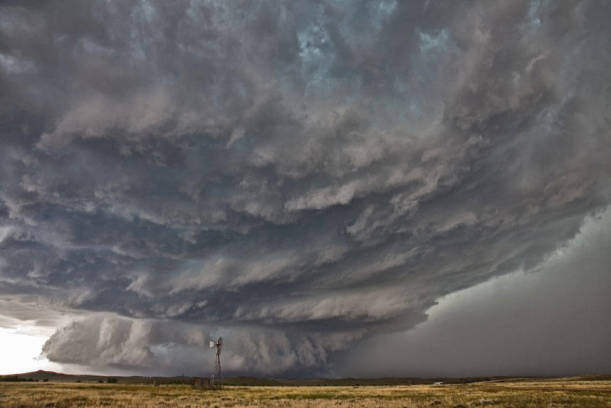 ABD'nin Wyoming eyaletinde meydana gelen supercell (Süper hücre) adı verilen yıldırımlı bir fırtınaya ait bulutlar.