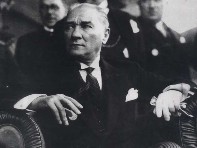 Atatürk'ün en sevdiği şarkılar, günümüze dek beğenilirliğini yitirmedi, öyle ki o şarkılar derlendi ve bir albüm haline getirildi. Albümde yer alan şarkılar şöyle:
