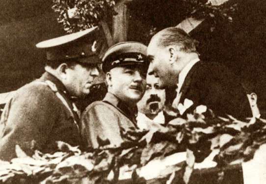 "Asker Yolu Beklerim" (Söz:) Müzeyyen Senar