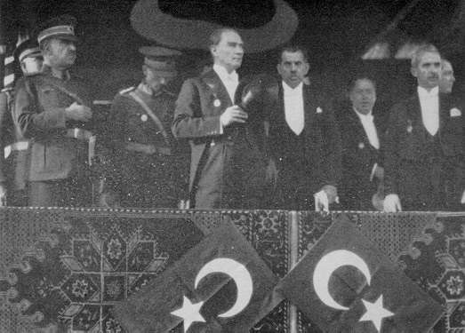 "Mani Oluyor" (Söz & Müzik:) Müzeyyen Senar