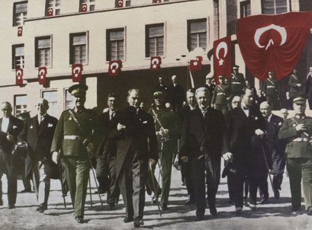 "Şahane Gözler" (Söz & Müzik:) Müzeyyen Senar