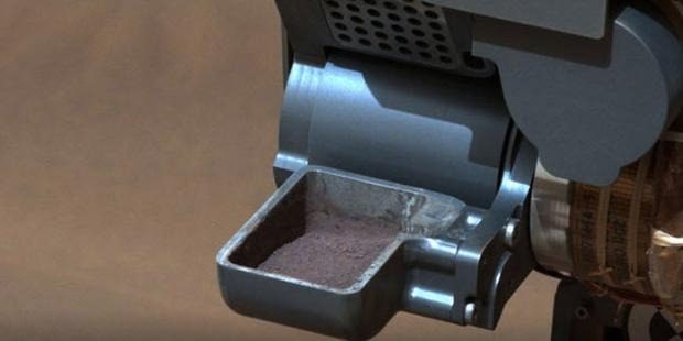 Curiosity Mars yüzeyinin ve yörüngesinin mineral haritasının çıkarılmasında oldukça etkin bir rol oynuyor. CheMin'in çıkardığı kızıl toprağın bu zamana kadar elde edilen minerallerden çok daha fazla hematit ve demir oksit içerdiği de açıklandı.