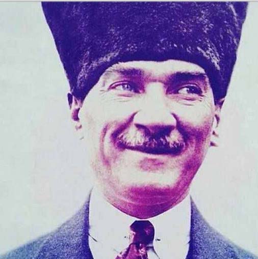 ÖZGE ÖZPİRİNÇCİSaygi, minnet ve ozlemle... Kalbimizde, aklimizda ve dilimizdesin ATAM!