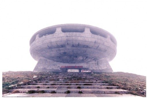 Bulgar Komünist Partisi Meclisi Bulgaristan'daki en büyük anıt. Balkan Dağı'ndaki 1441 metrelik Buzludzha Dağı'nda, Bulgar Komünist Partisi'nin öncüsü olanBulgar Sosyal-Demokrat İşçi Partisi'nin kurulduğu Buzludzha Kongresi'nin 90. yıl dönümü için yapılmıştı.