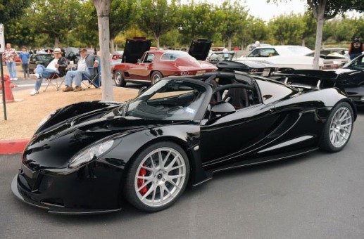 Hennessey Venom GT 435.31 km/sa hıza ulaşarak karadaki en hızlı araba rekorunu eline geçirdi .