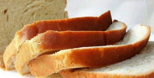 Ekmeklerinizin daha uzun süre taze kalmasını istiyorsanız, bir parça temiz ve taze kereviz sapıyla birlikte saklayın.