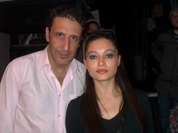 5.Cem Özer<br /><br />Önce Esin Maraşlıoğlu ile 1994 yılında evlenen Cem Özer 5 yıl süren bu evliliğin ardından Nurgül Yeşilçay ile 2004 yılında dünya evine girdi. Bu evliliği de ancak 6 sene sürebilen Cem Özer 2010 yılında bu birlikteliği noktaladı. Cem Özer'in bu evliliklerinden Cemre ve Nejat adında iki çocuğu oldu.