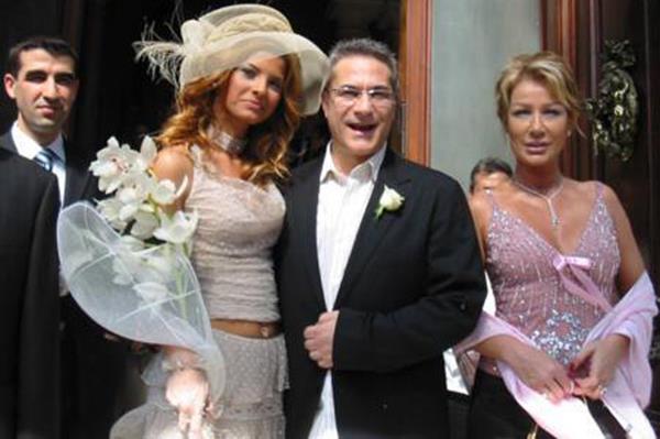 9.Mehmet Ali Erbil<br /><br />Boşanma konusunda defalarca gündeme gelen bir isim olan Mehmet Ali Erbil ilk evliliğini 1980 yılında Muhsine Şehnaz Kamiloğlu ile yaptı. 1985'te boşandığı Kamiloğlu ile yeniden evlenen Erbil, 1989'da bu sefer de Nergis Kumbasar ile nikah masasına oturdu. 1996'da bu evliliğe nokta koyan Erbil uzun süre medyatik ilişkiler yaladı. 2001'de Sedef Altuntaş ile evlenen Erbil, 2003 yılında bu ilişkiyi noktaladı. En son 2005 yılında Tuğba Coşkun ile dünya evine giren Erbil, 2011'de bu birlikteliğini de sonlandırdı ve şu anda bekar.