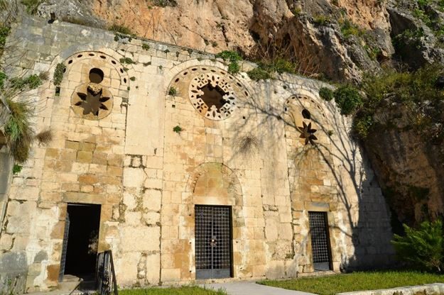 Bilinen ilk Hristiyan kilisesinin Antakya'da bulunması.