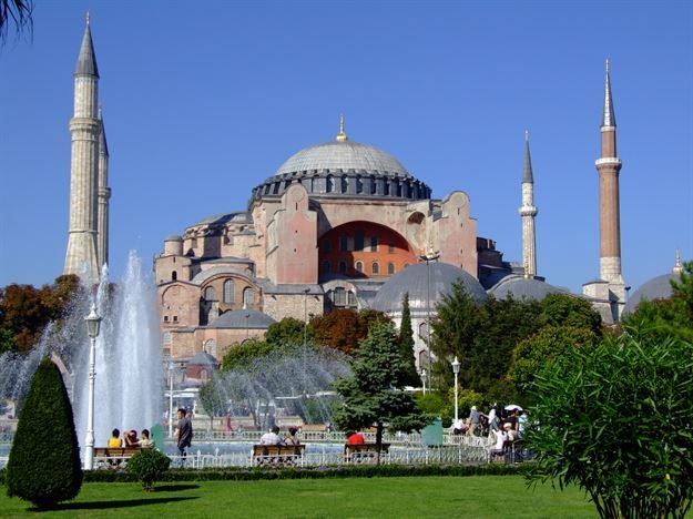 Türkiye'nin hem Avrupa hem Asya'da toprağı bulunan tek ülke olması.