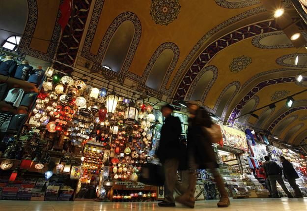 İstanbul'un simgelerinden Kapalıçarşı'da 64 sokak, 4000 dükkan ve 25 bin çalışan bulunması.