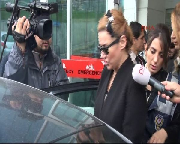 BERNA LAÇİN İlk kez bir firarinin yakalanmasına üzüldüm Belki suçsuzluğuna inandığm için, Belki bildiğim bütün suçlular serbest olduğu için