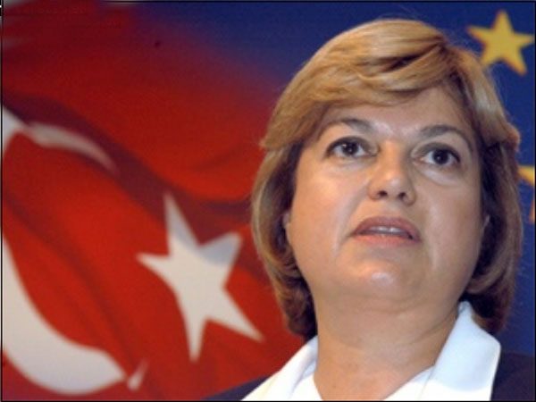 Tansu Çiller,''Cenabı Allah'ı size emanet ediyorum!'' diyerek miting alanındakilere büyük bir sorumluluk yükleyeli 10 yıl oldu.