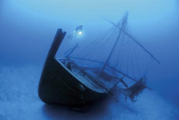 Bodrum Sualtı Arkeoloji Müzesi'ni gezip müzenin ismi dolayısıyla hayal kırıklığına uğrayan ziyaretçi sayısı artınca müze yönetimi kapıya ''Müzemiz su altında değildir'' yazısı asalı 9 yıl oldu.