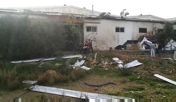Antalya Büyükşehir Belediyesi İtfaiye Daire Başkanı Ahmet Kısa, AA muhabirine, organize sanayi sitesindeki bir çamaşırhane fabrikasında henüz belirlenemeyen bir nedenle patlama meydana geldiğini söyledi.