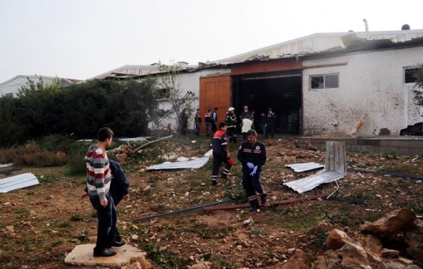 Kısa, patlama sonucu ilk belirlemelere göre 2 kişinin öldüğünü, 4 ya da 5 kişinin yaralandığını bildirdi. İlk belirlemelere göre yaralananlar Antalya’daki hastanelere götürüldü.