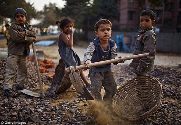 Hindistan`da 44 milyon çocuk işçi var