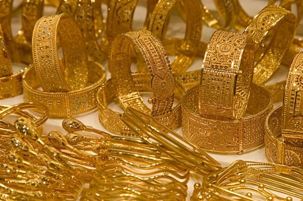 Türkiye’nin 1 trilyon 230 milyar dolar olarak hesaplanan toplam servetinin yüzde 9.8’ini elinde tutan 915 kişinin toplam mal varlığı ise 15 milyar dolar artarak 120 milyar dolar oldu. 2013’e göre yüzde 14.3’lük bu artış Türkiye’yi Avrupa’da ultra zenginlerin servetinin en çok arttığı 6. ülke konumuna getirdi.