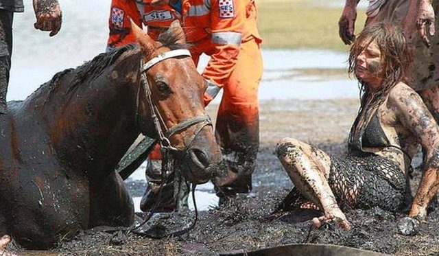Çamur akıntısı gittikçe yükseliyordu ve bu nedenle Astro'yu kurtarmaya çalışan herkes büyük bir korkuya kapılmıştı
