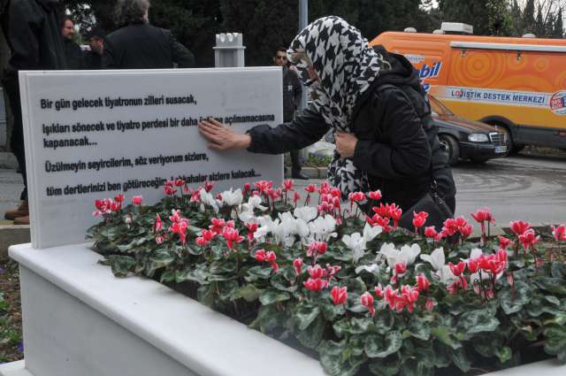 Yetiştirdiği öğrenciler bugün bile çalışarak ona en büyük duayı ediyor.