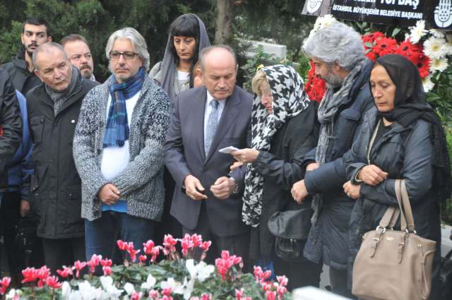 Babamızın arzusunu yerine getiriyoruz.