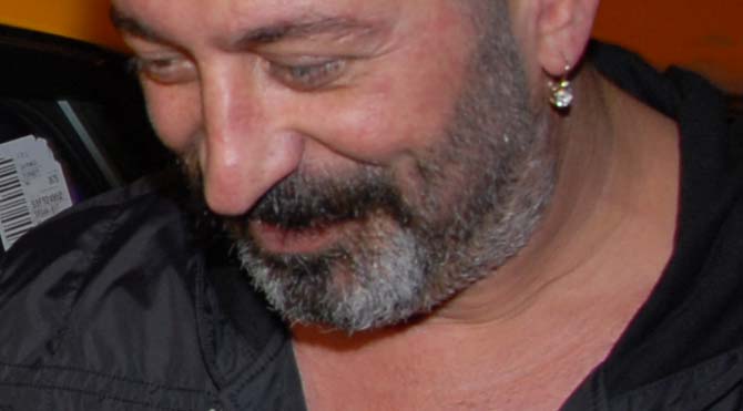 Filmin başarısını gişenin ölçmediğini söyleyen Yılmaz "Filmin başarısını gişe ölçmez, ticari başarışını ölçer, ilgi artarsa çok izlenmiş olur. Siz de izleyip beğendiyseniz eşinize dostunuza söyleyin onlarda gitsin ve başarımız artacak" dedi.