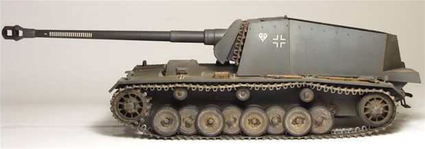Sturer Emil<br /><br />Tank avcısı olarak görev yapması gereken silah. Günümüzde 1 tane örneği vardır ve Ruslar tarafından ele geçirilmiştir