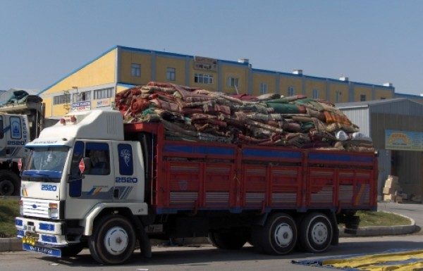 Halı ve kilimlerin fotoğraflanıp; türü, özellikleri, hangi yöreye ait olduğunun kayda geçirilmesi gerekiyor. Ancak aradan geçen 8 yıla rağmen halı ve kilimlerin envanter çıkarılmadı.
