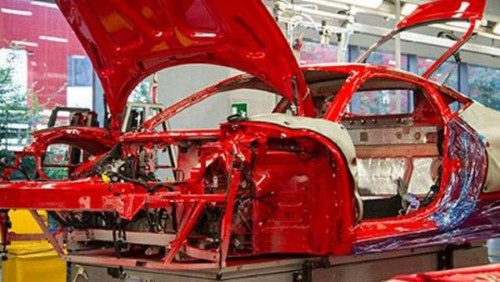 1929 yılında Alfa Romeo'nun yarış takımı olarak kurulmuş, 1946 yılında otomobiller üretimine başlamıştır.
