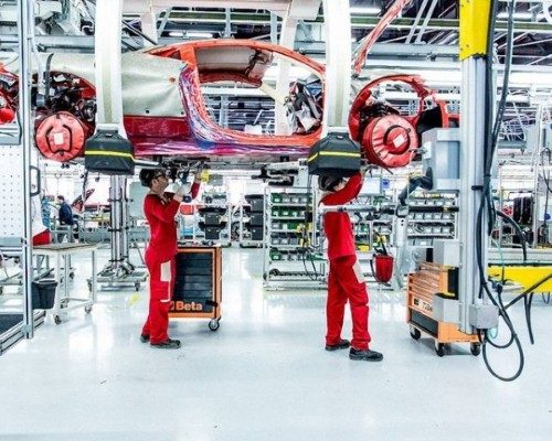 Merkezi; İtalya'nın Modena şehrinin yakınındaki Maranello'dadır.