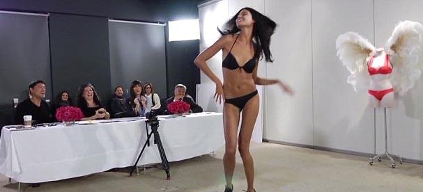 Her yıl mankenleri bu seçmelere hazırlayan mankenlik ajansı sahibi Heather Hughes'a göre ise "Victoria's Secret podyumu bu piyasada rekabetin en yoğun yaşandığı yer. Bunu başka bir şeyle kıyaslayamazsınız."
