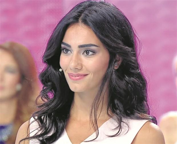 Best Model'de dereceye giremeyen Bozar 2012’de Miss Model Of Turkey'e katılmış yine başarılı olamamıştı.