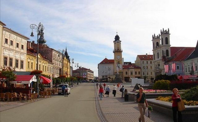 Slovakya : Slovakya'da vatandaşlık için istenen yatırım miktarı 1 milyon euro.