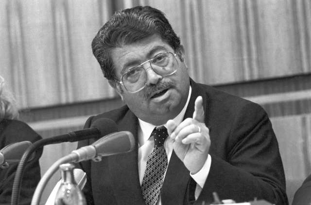 "Biraz da küçük Turgut'la oynasınlar" <br /><br />Turgut Özal