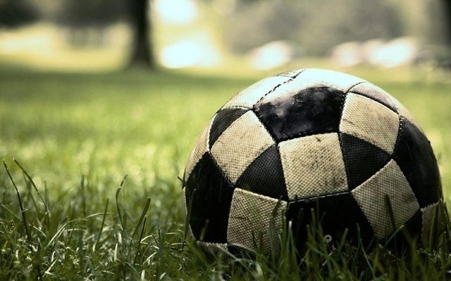 Futbol topları neden siyah-beyazdır? Bu sorunun yanıtı aslında "TV yayınları için" şeklinde bir özetle cevaplanabilir.