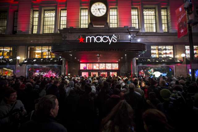 Küresel ekonomik kriz ABD’de iç turizmi de olumsuz etkiledi. Turizm gelirleri ve ziyaretçi sayısıyla dünyanın en önemli turistik şehirlerinden biri olan New York’ta, “Şükran Günü” turizm gelirleri ve ziyaretçi sayısı itibarıyla, geçtiğimiz yıla oranla büyük düşüş yaşandı.