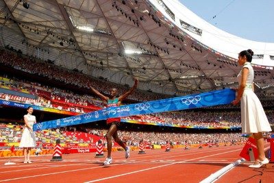 Olimpiyat rekortmeni:2008 Olimpiyatları Maratonu Kenyalı koşucu Samuel Kamau Wansiru tarafından 2 saat 6 dakikada tamamlanmıştır. Bu Wansiru'nun ortalama hızının saatte 20 km olduğunu gösteriyor.