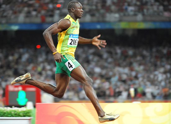 Olimpiyat rekortmeni:2008 Beijing Olimpiyat Oyunları'nda 100m koşusu rekorunu 9.69 saniye ile Jamaikalı atlet Usain Bolt kırdı. Usain Bolt saatte 37 km hız ile koşuyor.